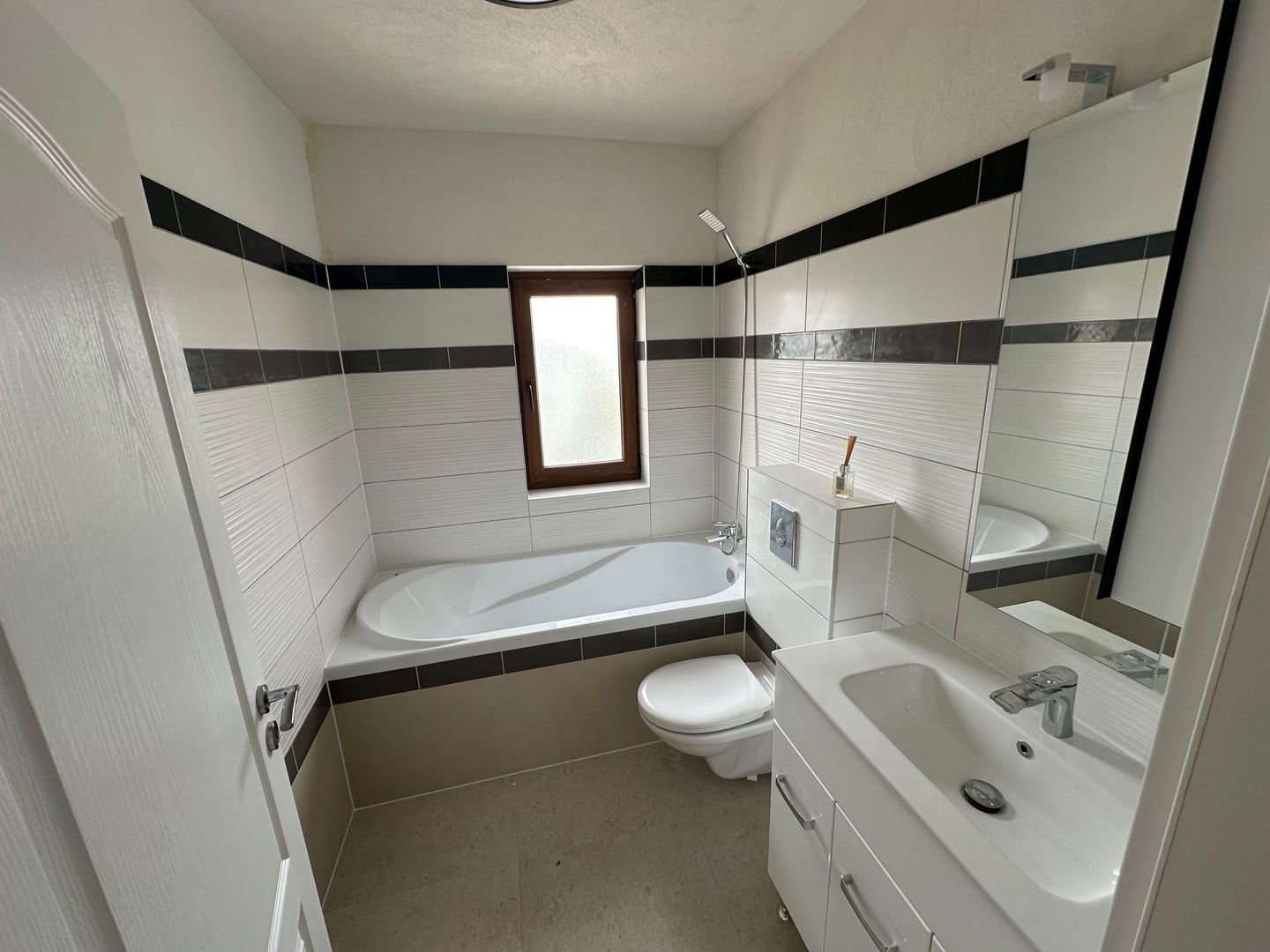 Duplex cu camera pe parter - Poză 30