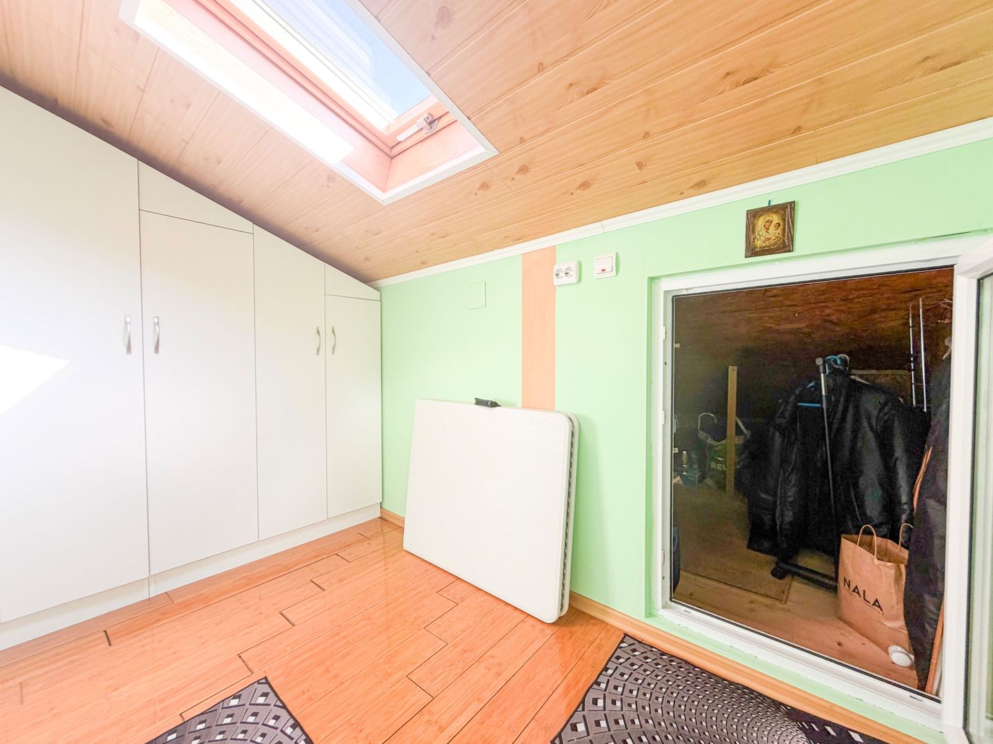 Casă de vânzare 2 camere  Mansarda + Pivnița - Belvedere - Poză 8