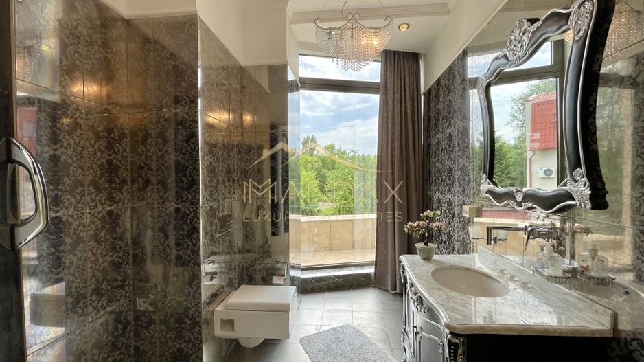 Impressive Villa *1500 SQM usable* 2613 SQM land / Open to the lake - Poză 44