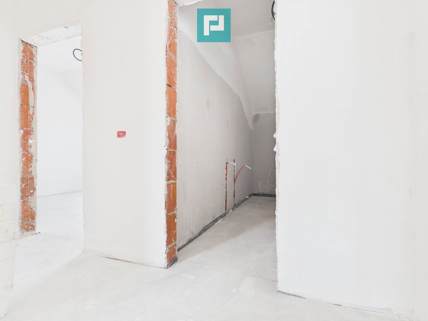 Duplex spațios 102 mp utili, teren 350mp in Covaci - Poză 18