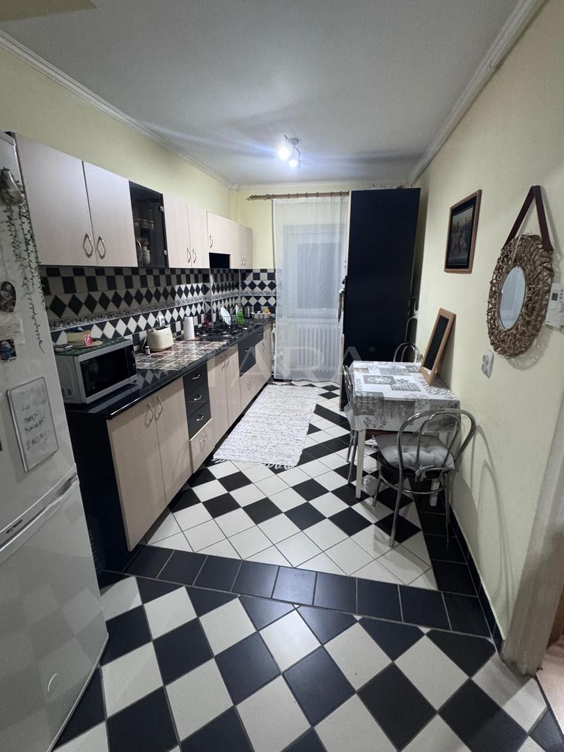 Apartament decomandat cu 3 camere, Zona Ion Meșter. - Poză 1
