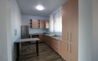 Casa cu 3 camere, locuri de  parcare, curte - Poză 12