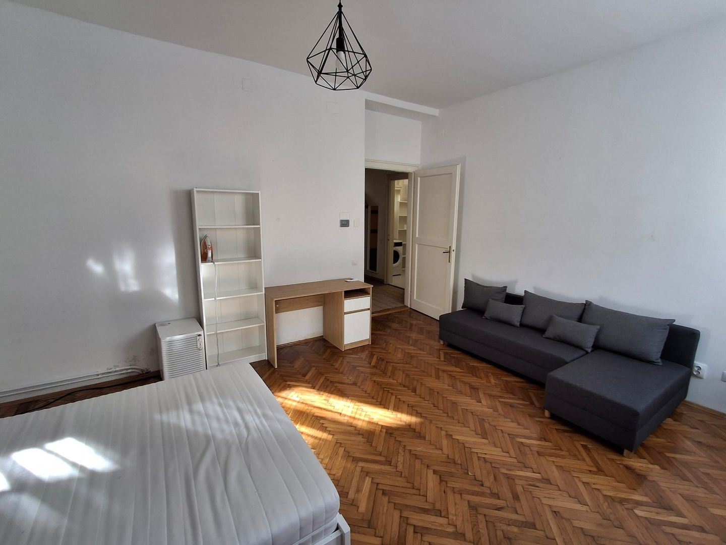 De inchiriat apartament in zona ultracentrala - Poză 1