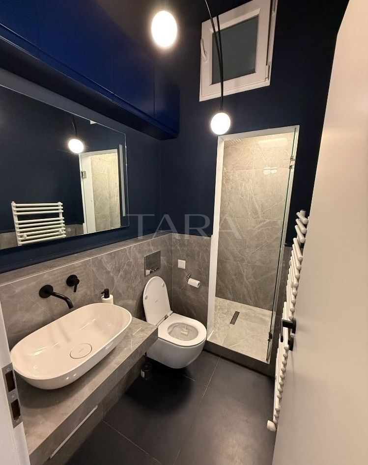 Apartament renovat cu curte comună în zona Piața Mihai Viteazul. - Poză 9