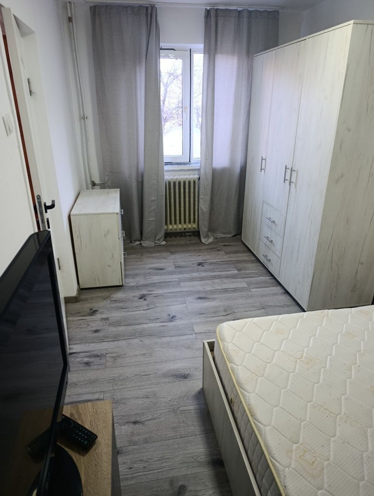 Închirierez apartament 3 camere - Poză 8