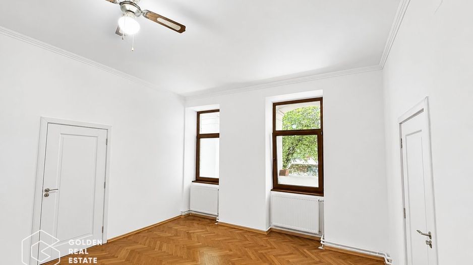 Apartament ultracentral, 2 camere, curte cu acces auto - Poză 3