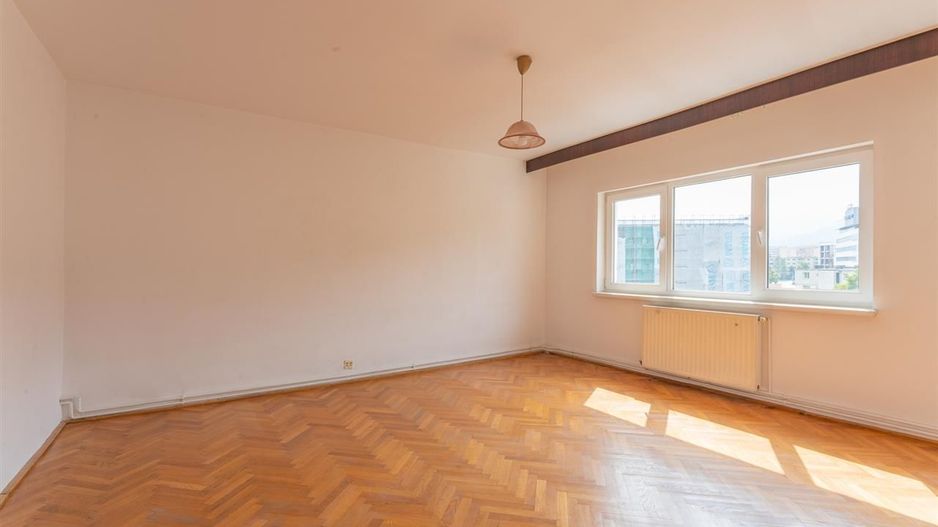 Apartament nemobilat in zona Spitalului Judetean - Poză 2
