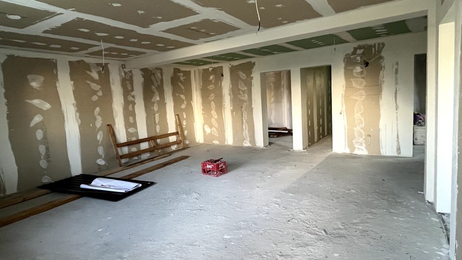 Casa la gri, 7 camere, 2 bai - Poză 4