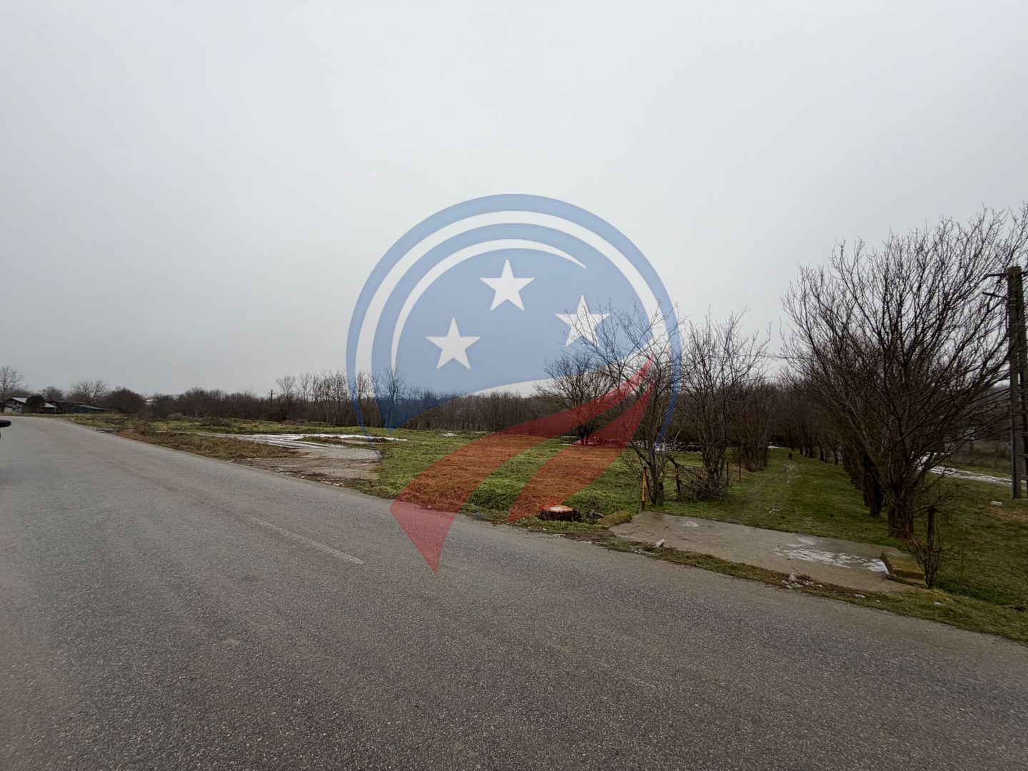 CASA CU TEREN 2500 MP LA 23 KM DE CRAIOVA CU TEAVA DE GAZE - Poză 2