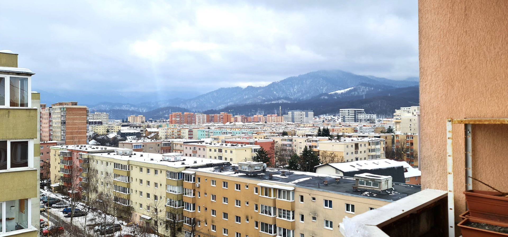 Apartament 2 camere decomandat cu priveliste zona Spitalul Judetean - Poză 2