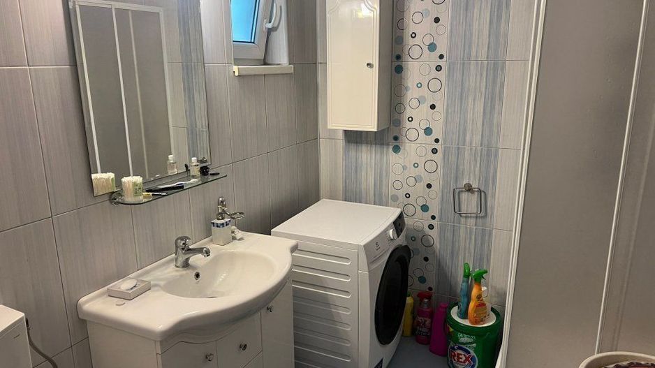 Casă P+1 – 4 dormitoare, curte modernă, dormitor la parter - Poză 8