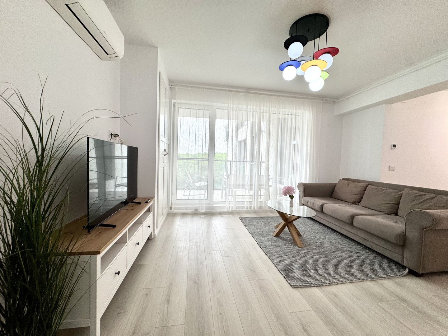 3 camere modern, vedere panormica spre pădurea verde, zona Lipovei - Poză 3