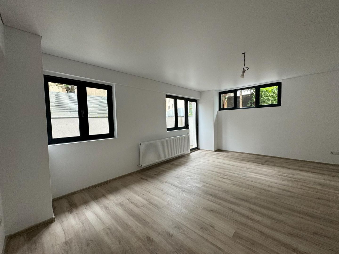 Garsonieră Luminoasa cu Balcon Spațios - Poză 1