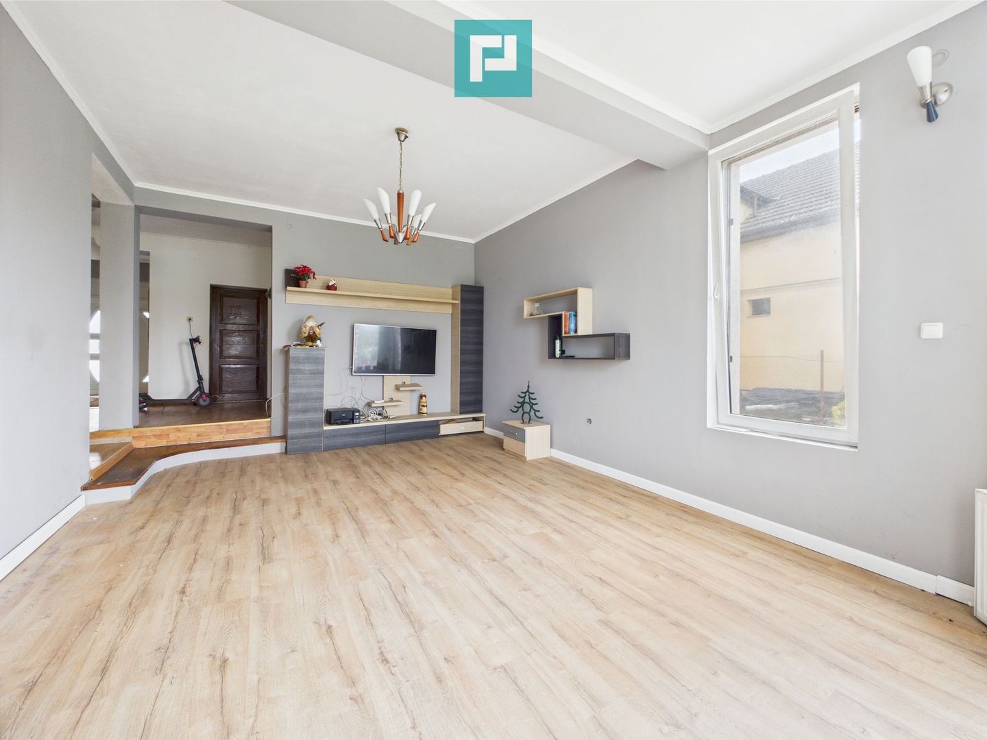 Vilă cu 8 camere în Săcălaz, zonă Centrală - Poză 6