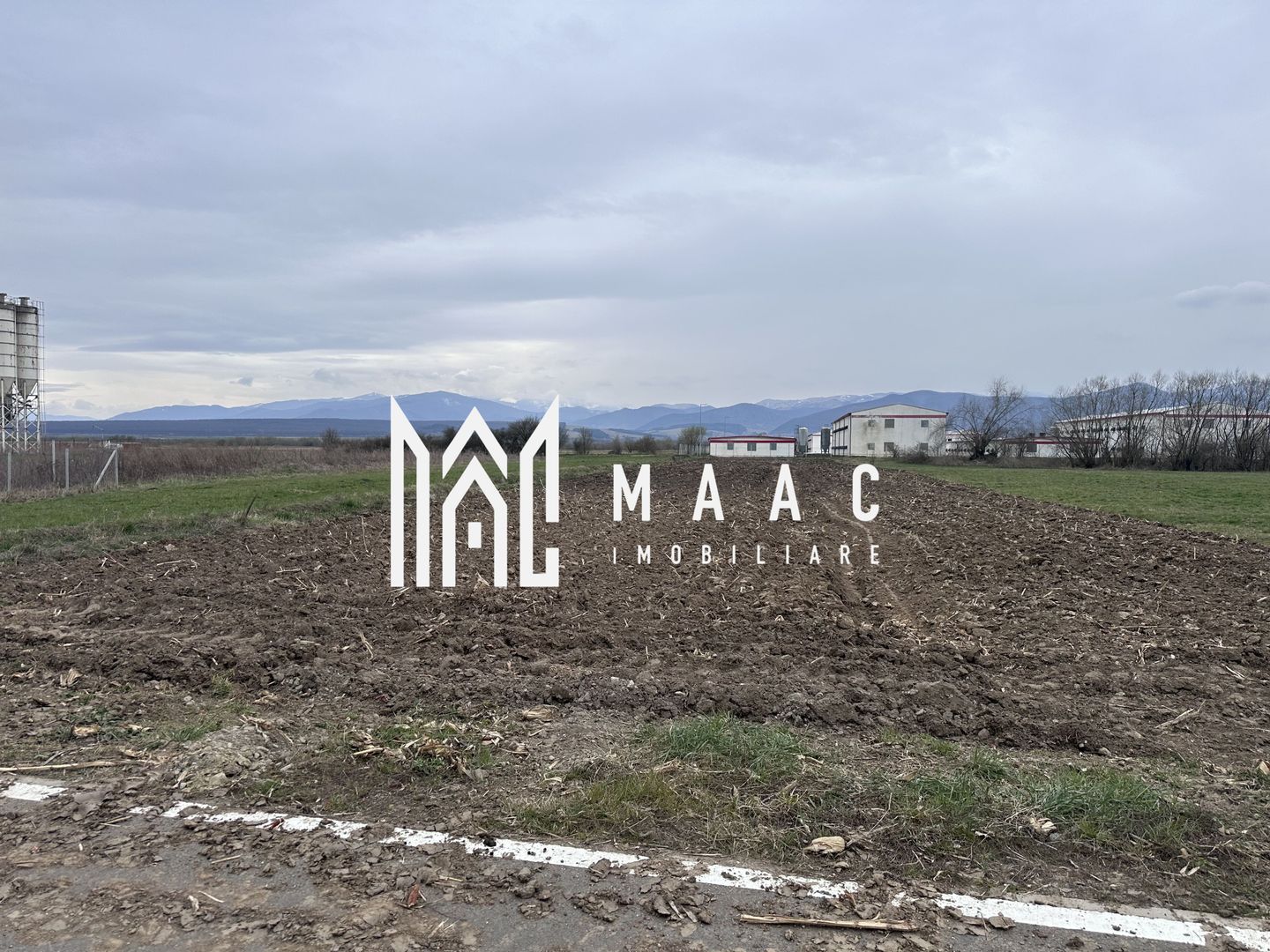 Teren intravilan | 1.530 mp |cu dublă deschidere la drum - Poză 2