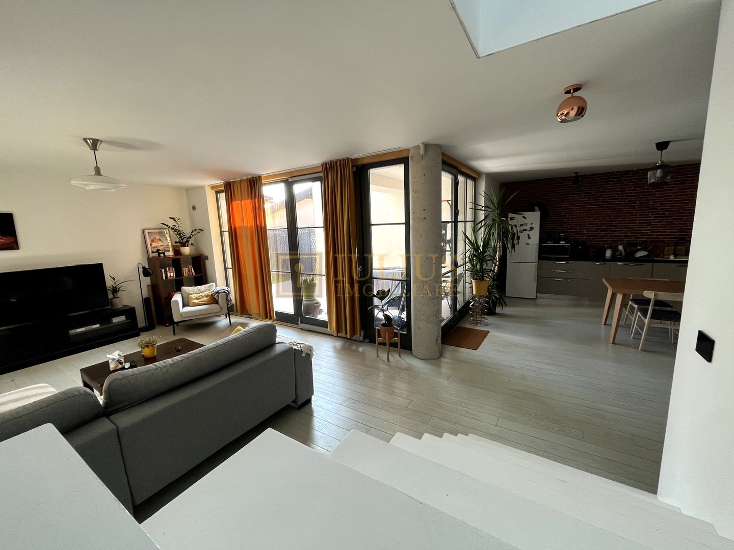 Triplex-Dumbravita, 3 camere, 2 dormitoare, 1 dressing room, 2 bai, 136mp - Poză 1