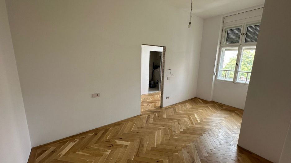 Apartament renovat în clădire istorică - are garaj - Poză 16