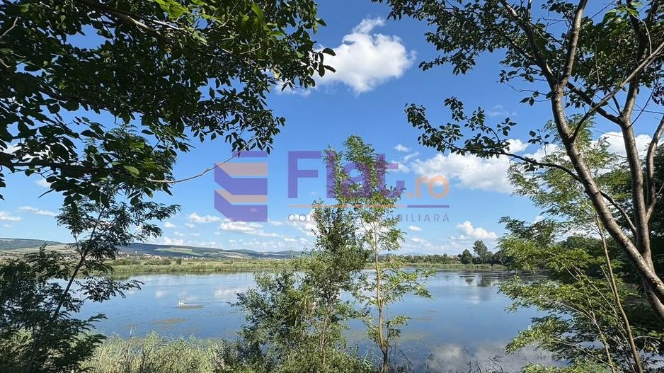 Casă cu teren de 1.651 mp și ieșire la lac Feldioara Pod mansardabil - Poză 1