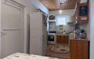 Casă de vânzare în Pucioasa! - Poză 5