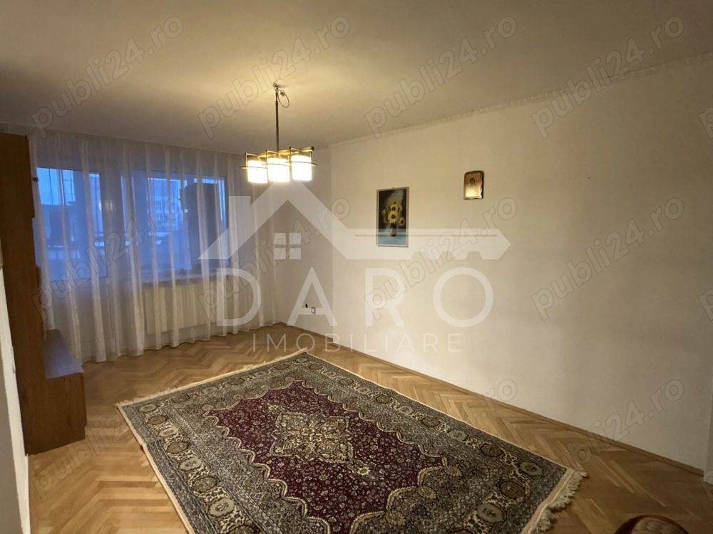 Apartament cu 3 camere în zonă centrală - Poză 2
