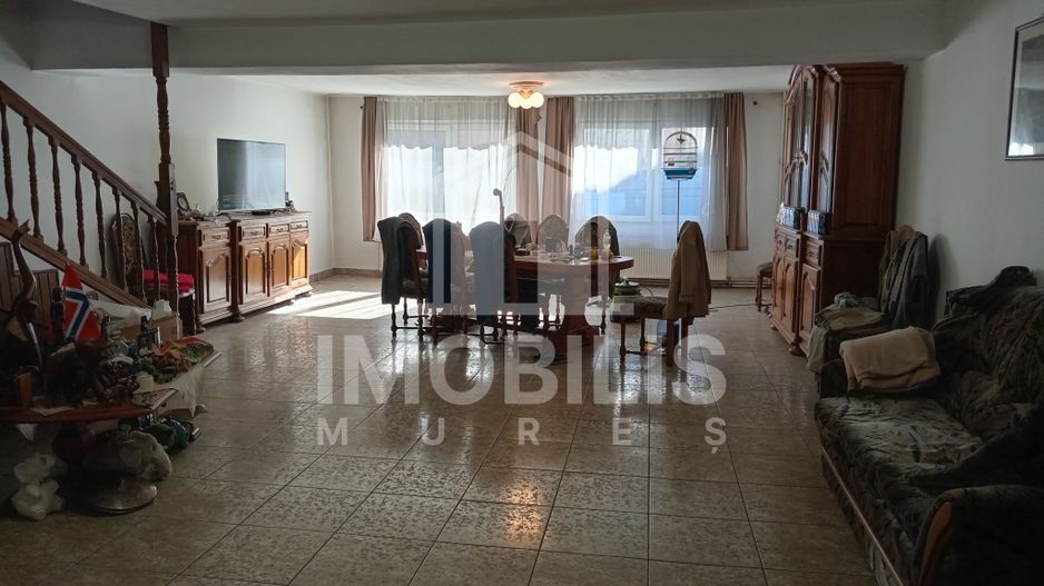 Casa cu 2 corpuri de cladire | zona 7 Noiembrie - Poză 1