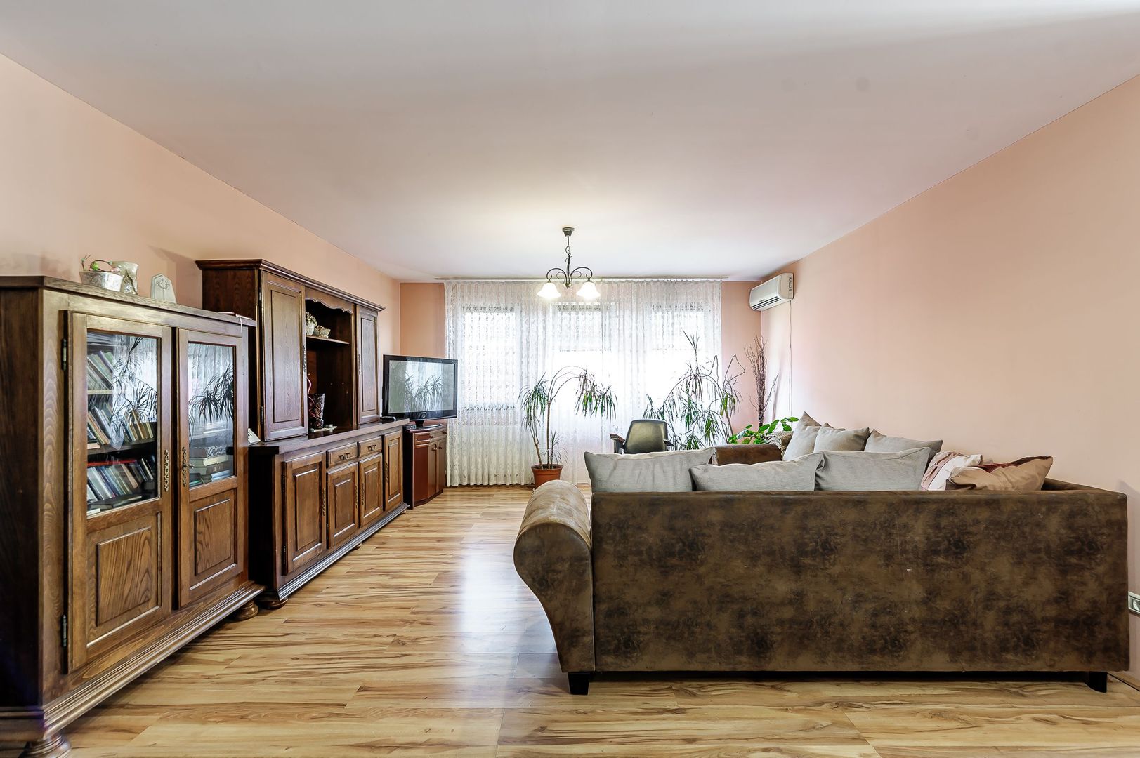 VÂNDUT! Casă 6 camere cu teren generos - Zadareni - Poză 4