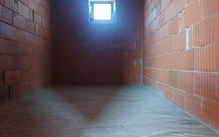 Aproape de oraș! Vânzare casă cu 5 camere în Ulmi! - Poză 12