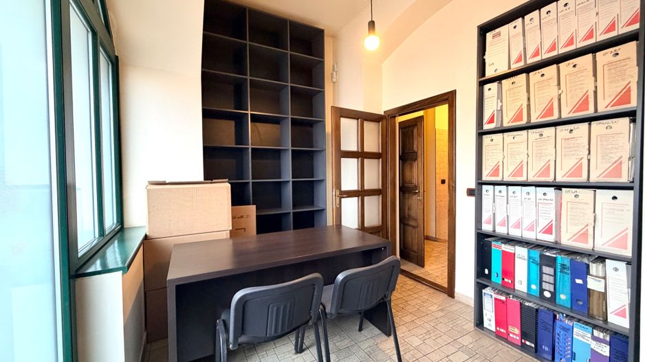 4 camere Ultracentral  - Piața Unirii, ideal birouri, parcare in curte - Poză 16