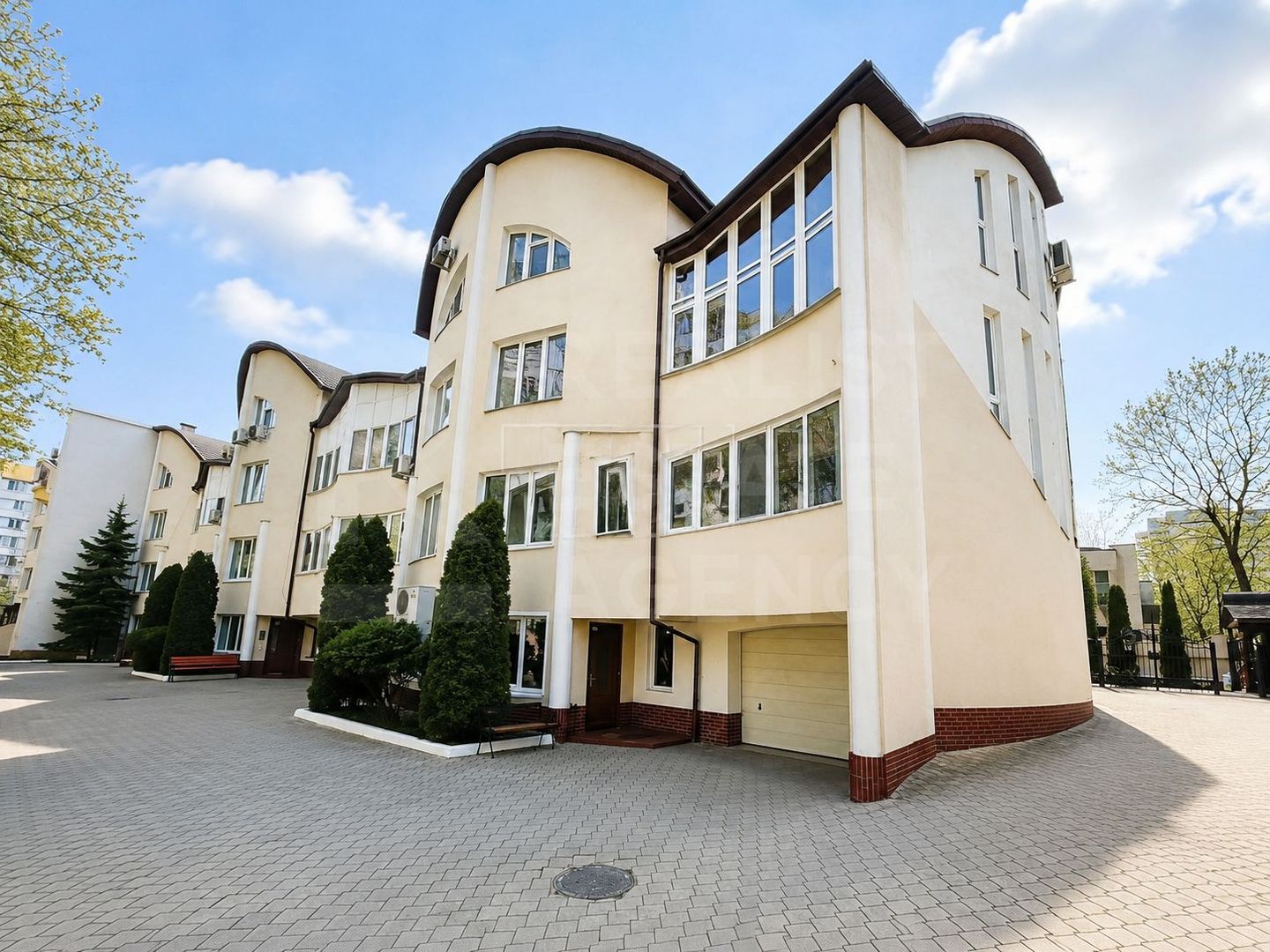 Chirie, apartament, 3 camere, str. Ciuflea, Centru - Poză 1
