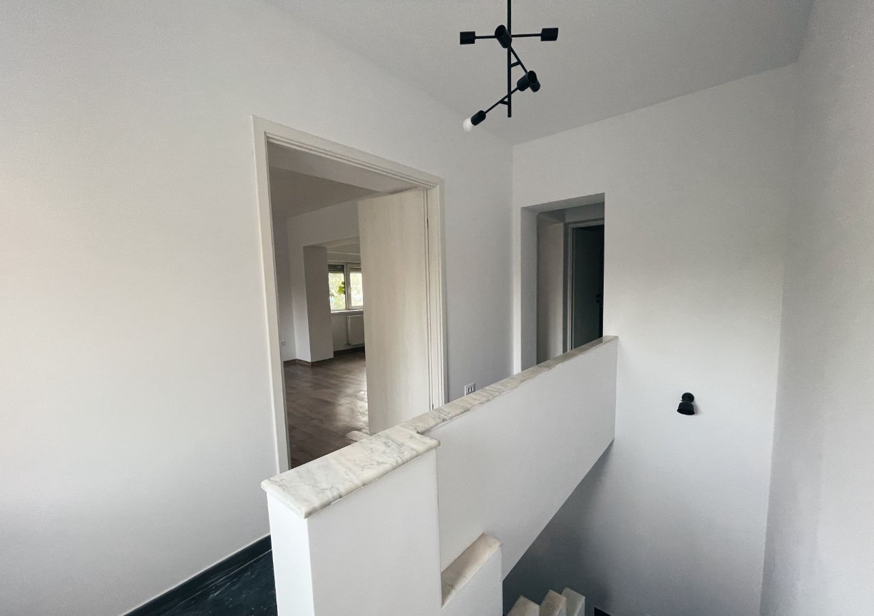 Vila cu terasa si curte de inchiriat (ideal firma), Parcul Carol - Unirii - Poză 12