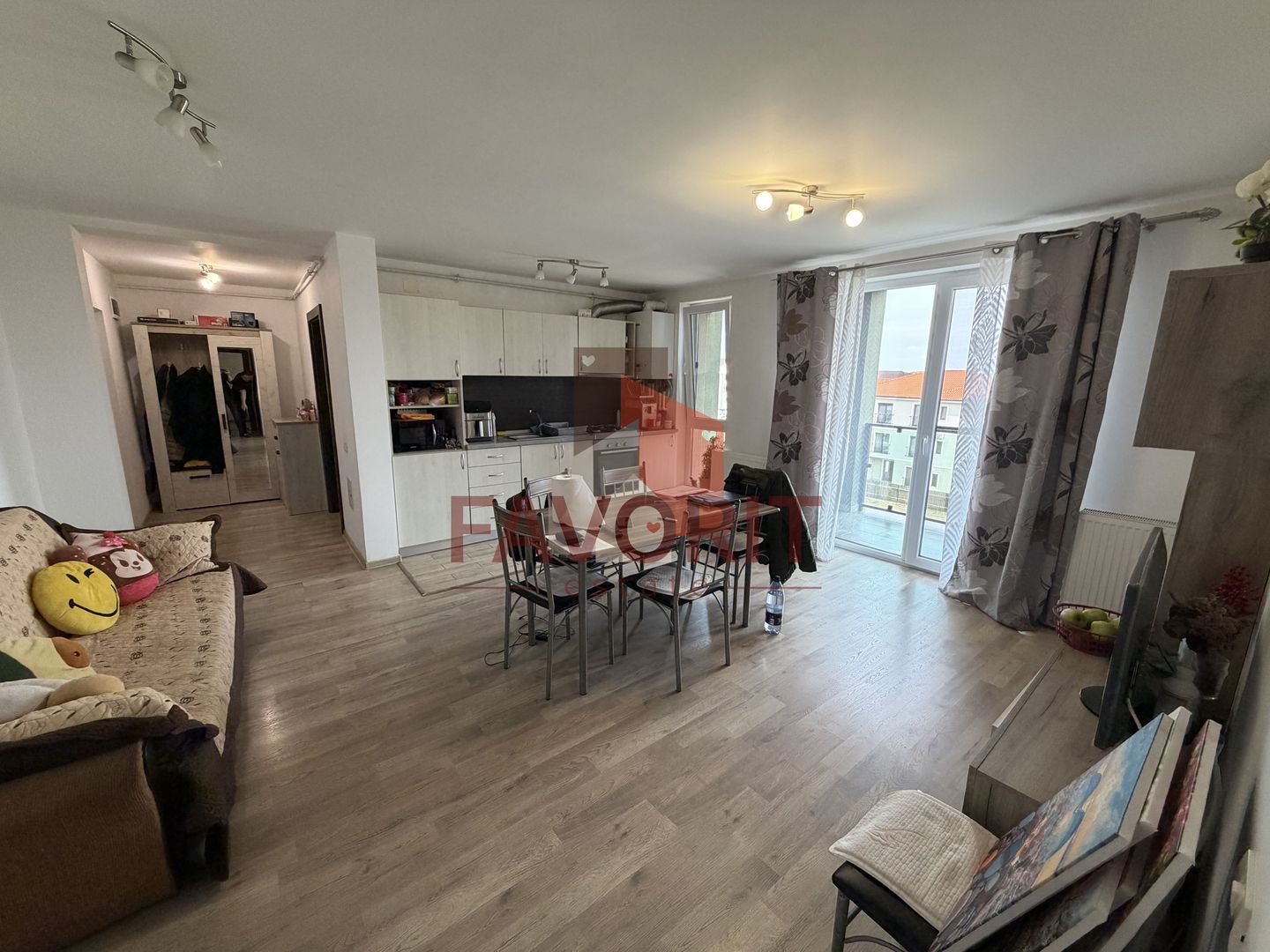 Spatios. Mobilat si utilat. Pozitie excelenta. - Poză 3