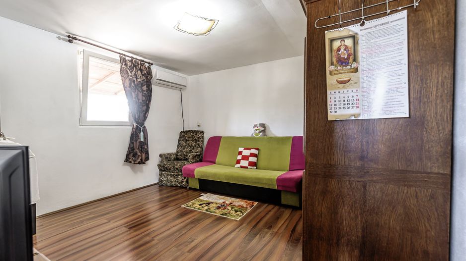 Casă cu teren generos și priveliște panoramică – Lipova - Poză 7