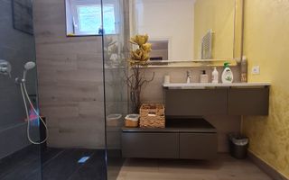 Vila deosebitǎ în zona centrala - Poză 16