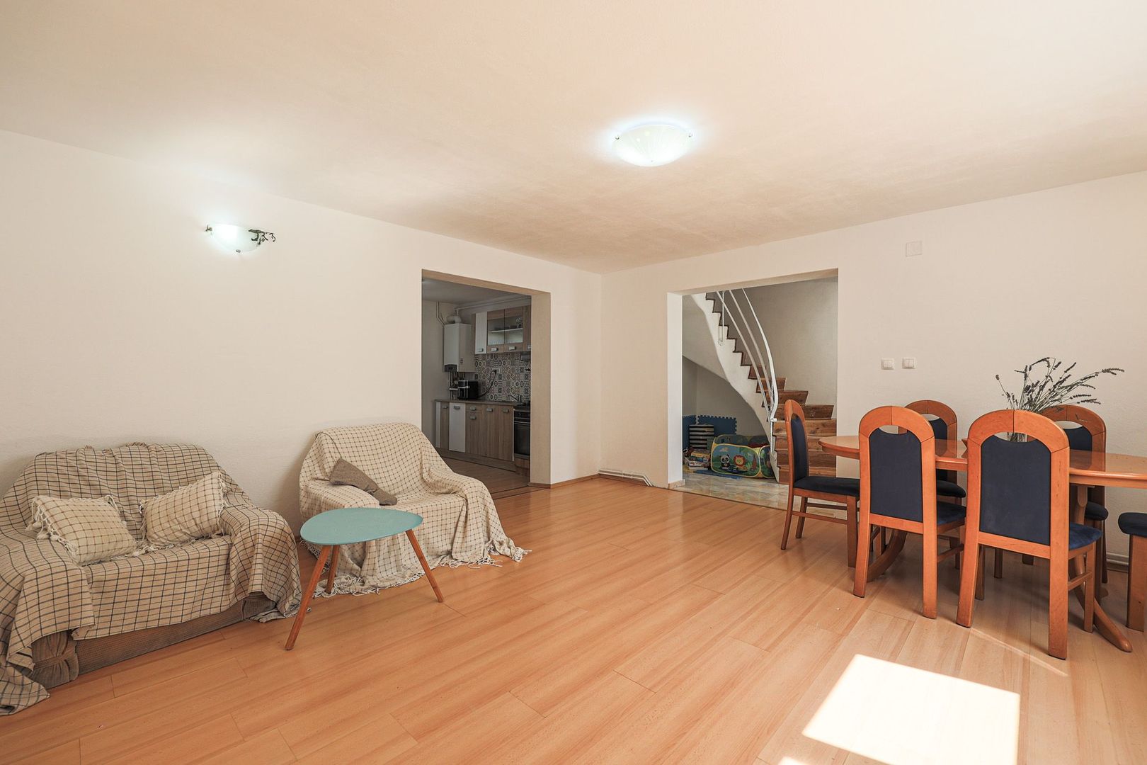 Casă spațioasă – zona Lebăda, comision 0% | Pret redus - 192.000 € - Poză 2
