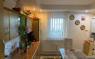 APARTAMENT DE VANZARE 3 CAMERE SIRET - Poză 2