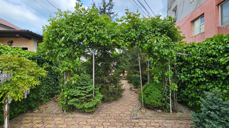De vanzare-Vila spatioasa cu gradina si foisor-oaza de liniste - Poză 15