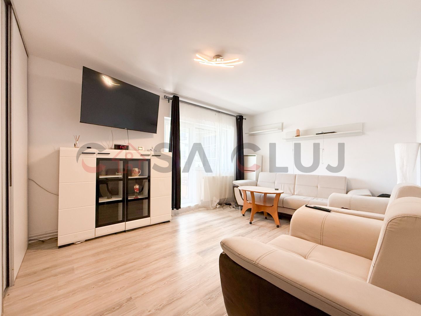 3 camere 2 bai, etaj intermediar, Intre Lacuri - Poză 1
