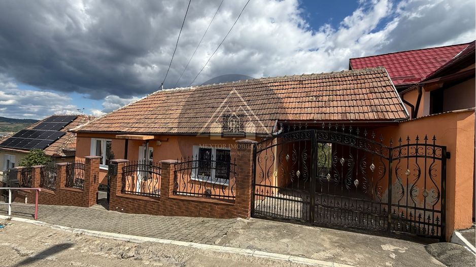 Casa de 3 camere, Medias. - Poză 3