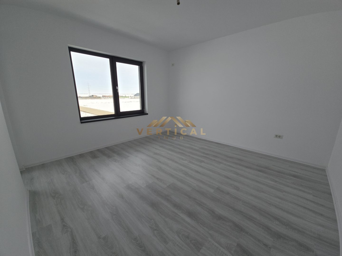 Vila cu teren superb in comuna Berceni! 4 Camere - Poză 8