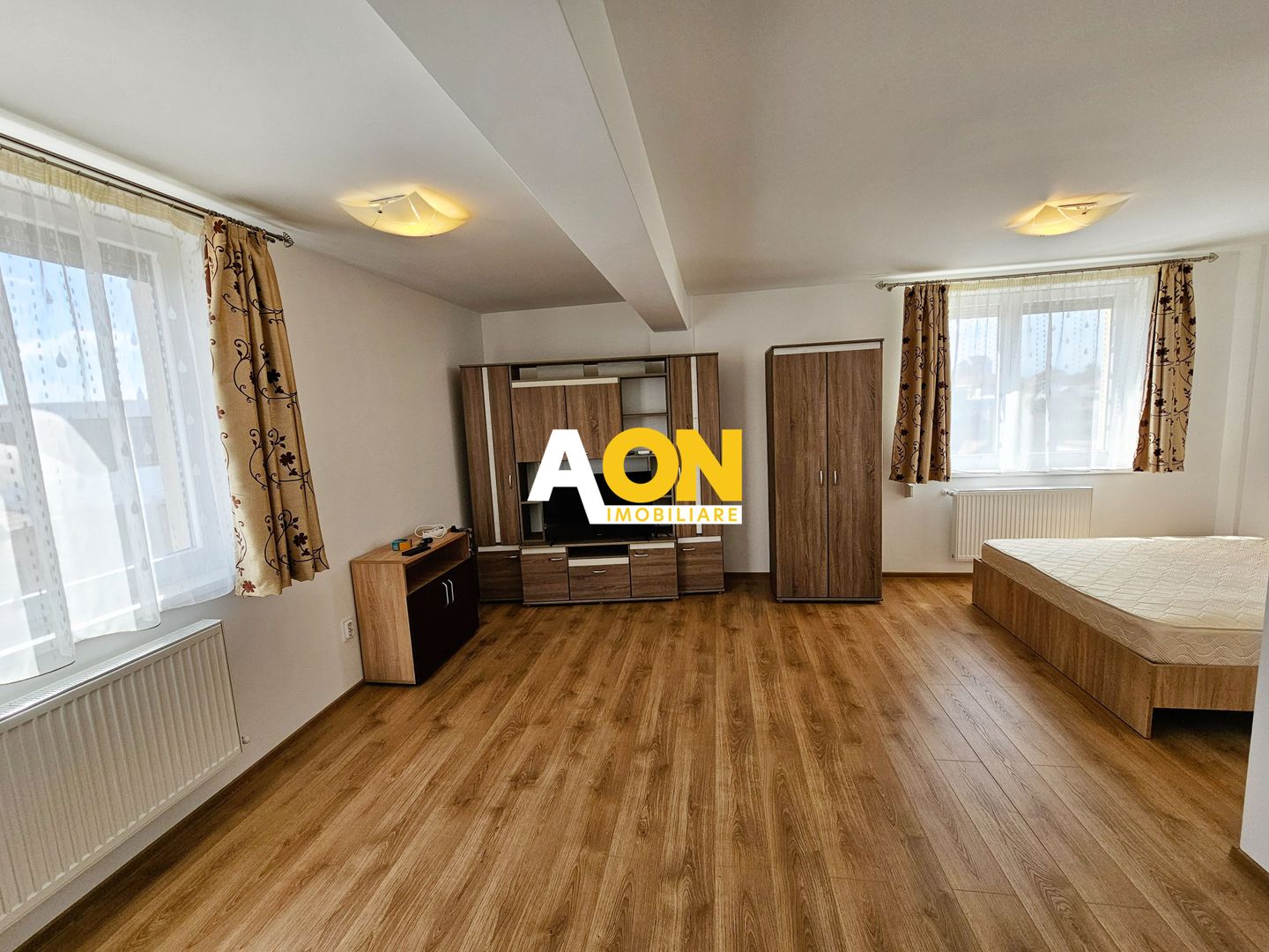 Apartament tip Penthouse, 1 camera + birou + terasa de 50 mp - Poză 1