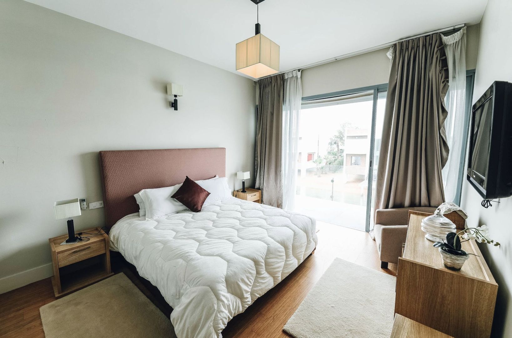 Spațiu, lumină și perspective – apartament cu potențial ridicat - Poză 3