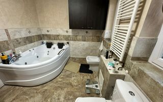 Casă premium cu panouri solare, stație EV, anexă locuibilă și grădină - Poză 16
