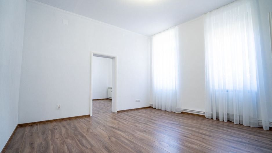 Apartament cu 2 camere, casă la curte comună – Central, Oradea - Poză 5