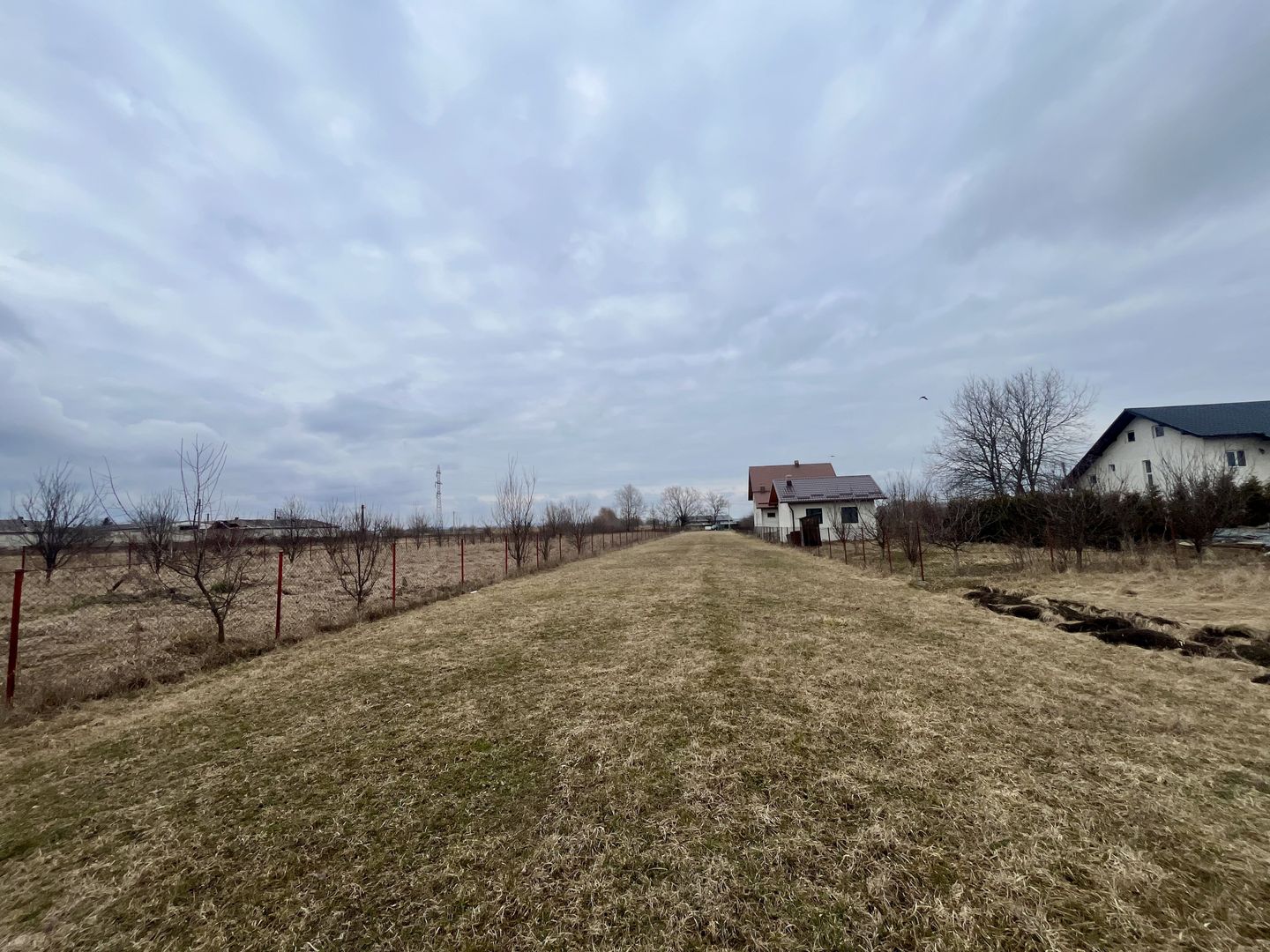 Teren Intravilan 2020 MP | Zonă Linistita | Radauti - Poză 1