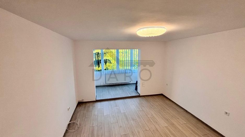 Vand apartament cu 3 camere - Poză 2