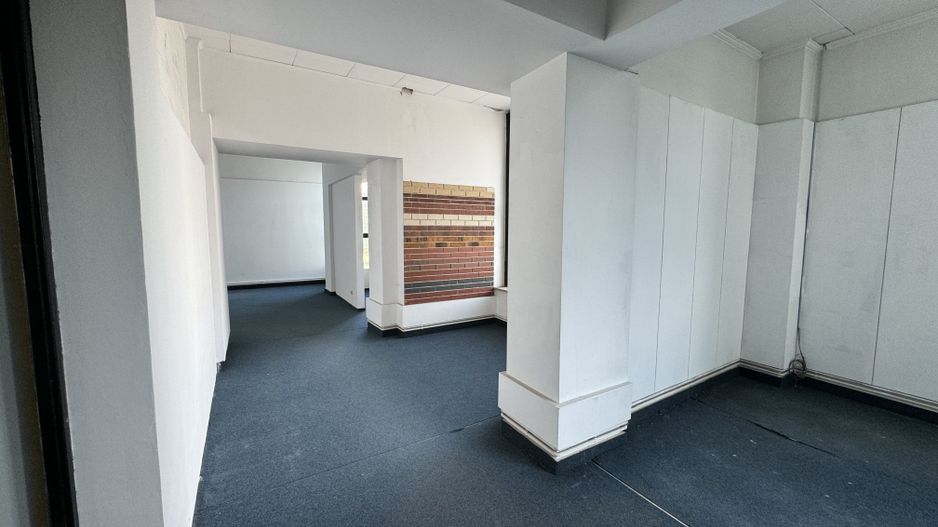 Spațiu comercial 493 mp utili | Locație centrală | Vizibilitate excelentă | - Poză 42