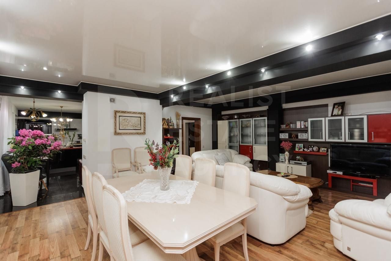 Vânzare, penthouse cu suprafața de 227 mp, str. Romană, Ungheni - Poză 2