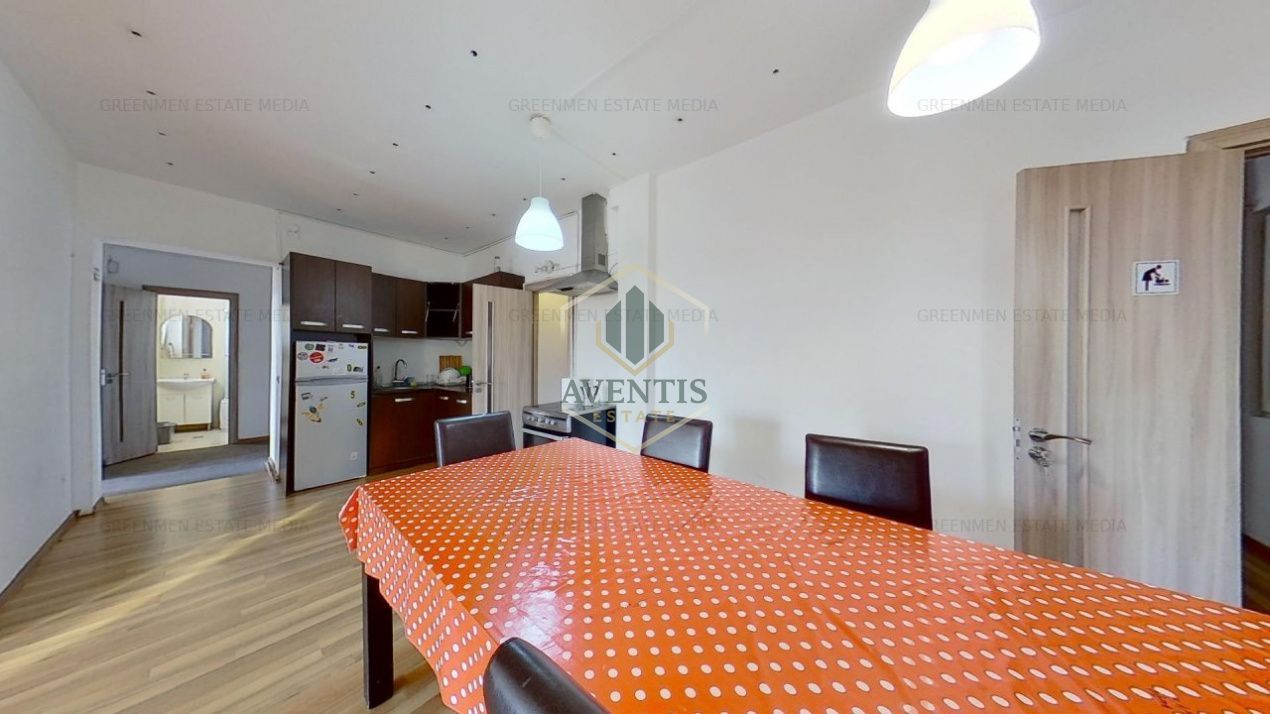 Blvd. Balcescu langa metrou Universitate, 4 camere, terasa de 50mp, 3 bai - Poză 8