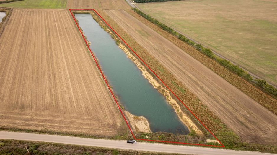 Teren extravilan Santau cu luciu de apa - Poză 1