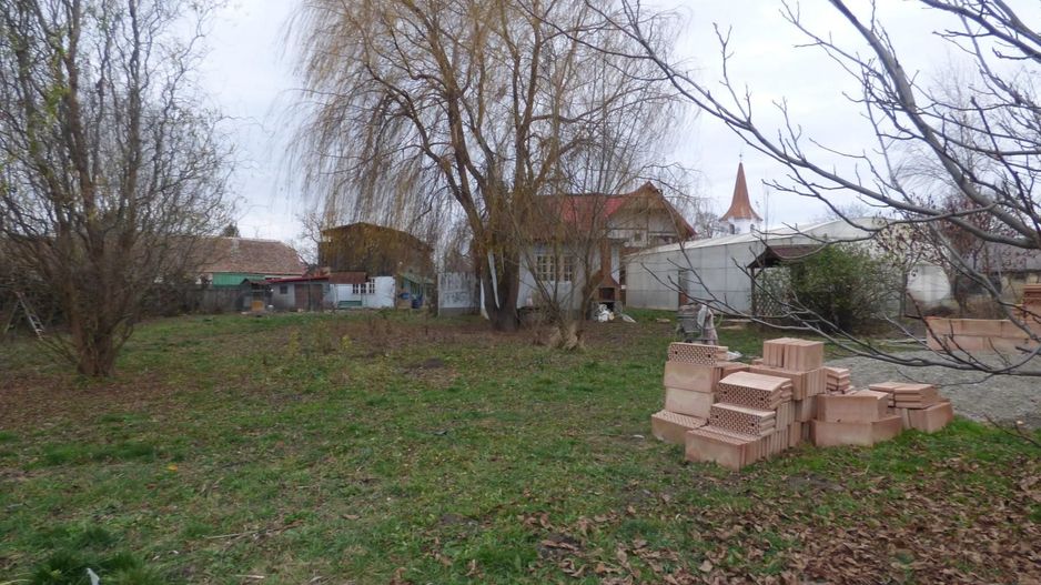 Proprietate deosebita - casa cu curte si livada - Poză 4